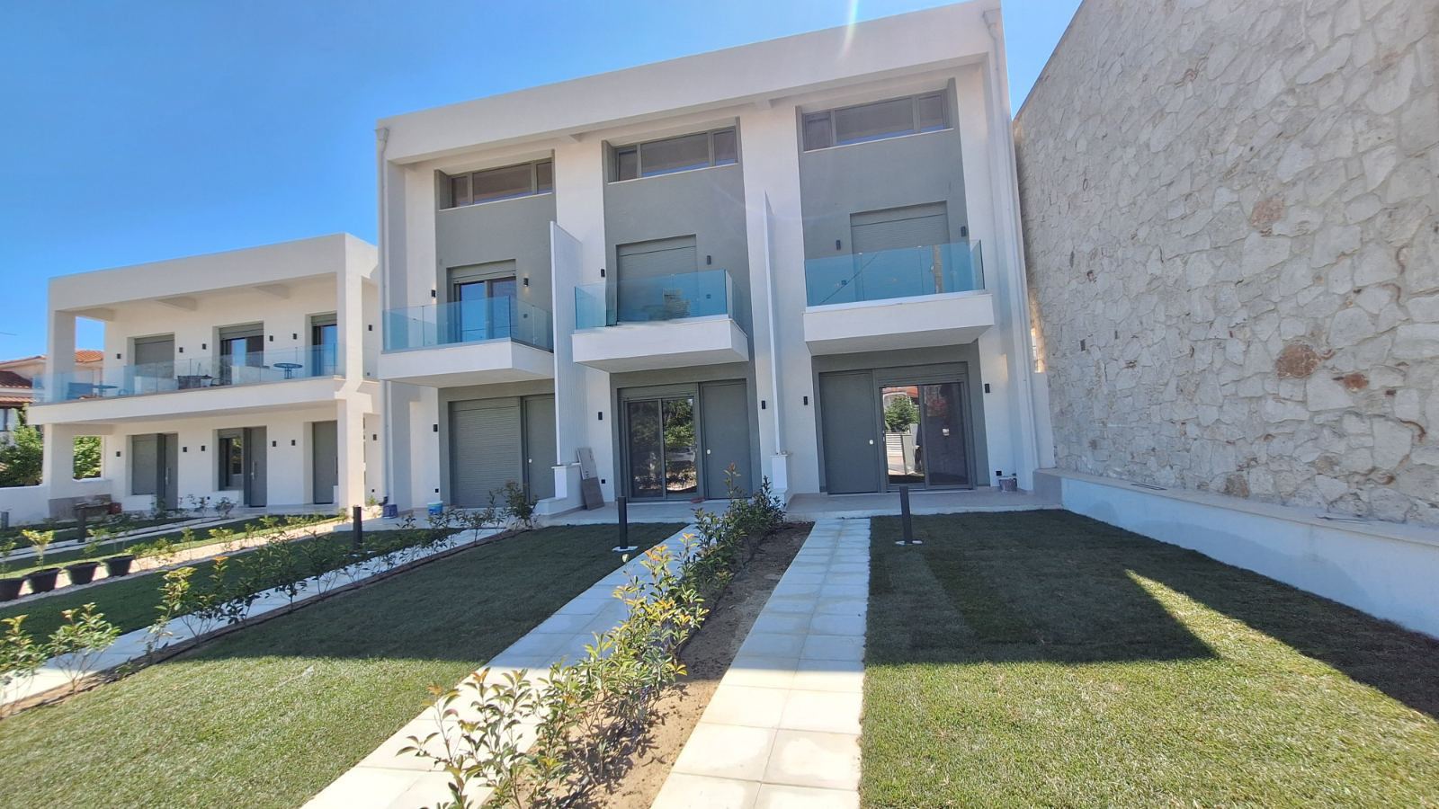 KUCE NA PRODAJU U GRCKOJ HN